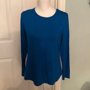 Chico’s long sleeve fitted t-shirt. Scoop neck.